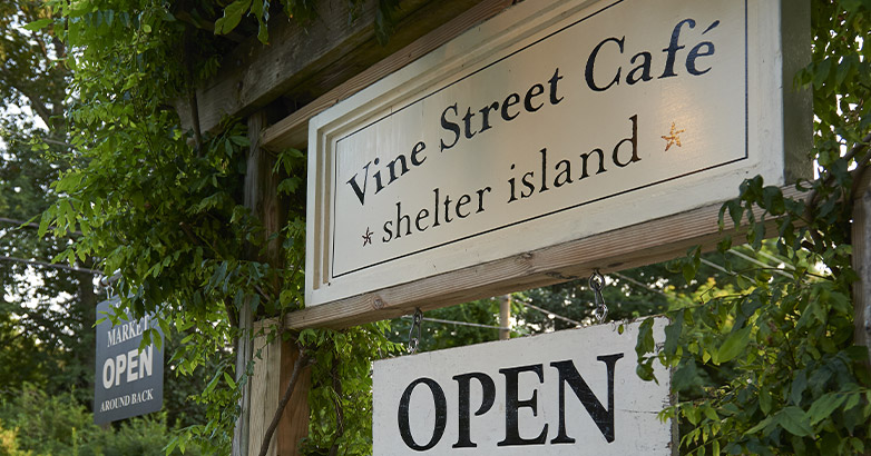 Vine Street Cafe, a bar in Shelter Island